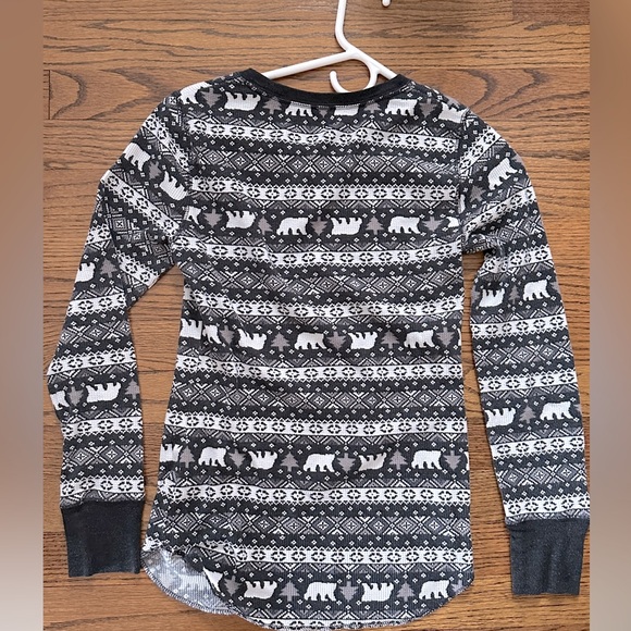 Old Navy Thermal Pajama Top Snowflake Polar Bear Print - Picture 2 of 3